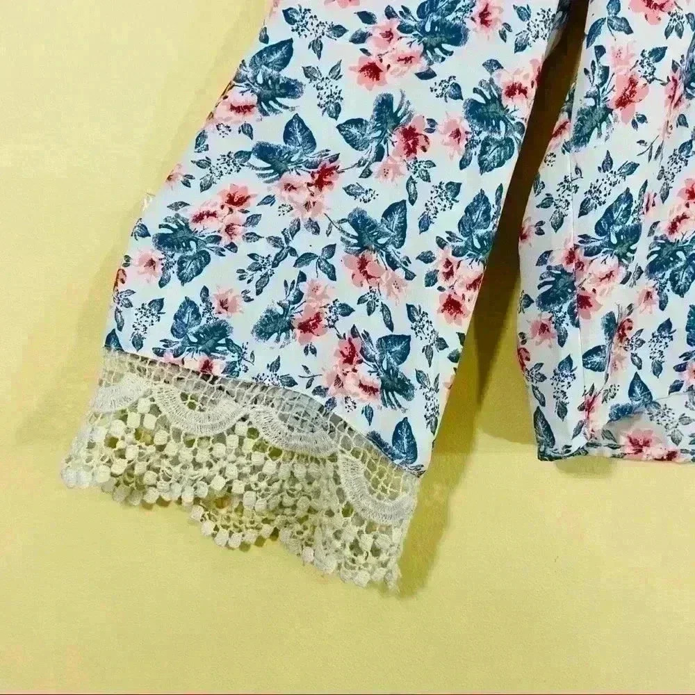Hollister Peasant Boho Floral Scoop Neck Bell Sleeve Lace Cropped Top Size XS - Picture 2 of 9